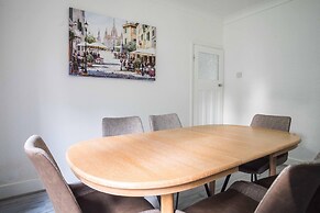 Spacious Home Ideal for Birmingham Commute