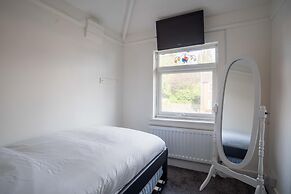 Spacious Home Ideal for Birmingham Commute