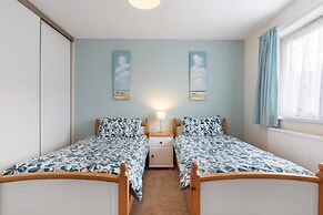 Oaklands - Lovely Cottage Walk to Beach