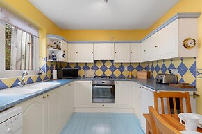 Oaklands - Lovely Cottage Walk to Beach