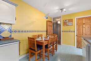 Oaklands - Lovely Cottage Walk to Beach