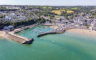 Brynawelon - Wonderful Sea and Harbour Views