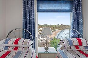 Brynawelon - Wonderful Sea and Harbour Views