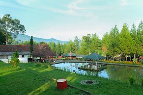 Hilltop Camp Lembang by TwoSpaces