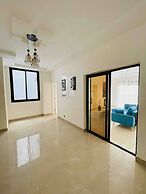 Room in Apartment - Large Bedroom With Small Work Area