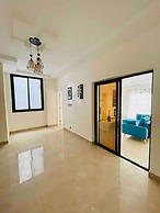 Room in Apartment - Large Bedroom With Small Work Area