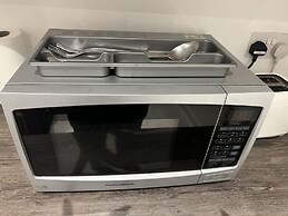 Remarkable 1-bed Outhouse Studio in Dagenham