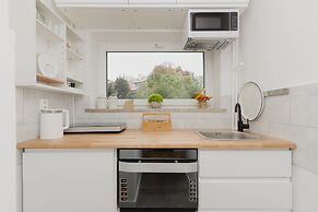 Sweet Studio Saska Kepa by Renters