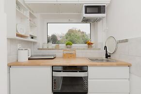 Sweet Studio Saska Kepa by Renters