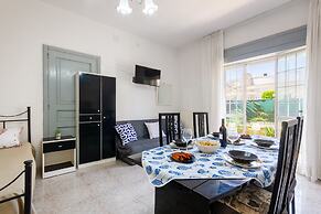 Air-conditioned Studio Near the Sea With Wi-fi Garden and Bike