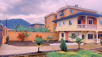 Stunning 3-bedrooms Guesthouse in Limbe Cameroon