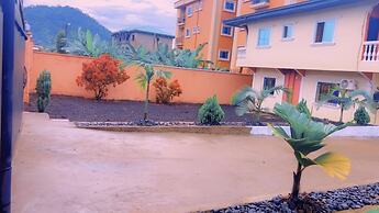 Stunning 3-bedrooms Guesthouse in Limbe Cameroon