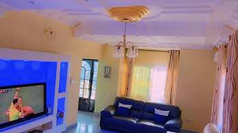 Stunning 3-bedrooms Guesthouse in Limbe Cameroon