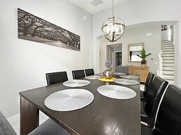 Madiera Magic 5 Bedroom Home by RedAwning