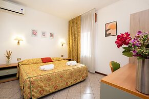 CAMELIA ROOMS VENICE GUESTHOUSE