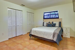 Pet-friendly Sarasota Home: 2 Mi to Bayfront Park!