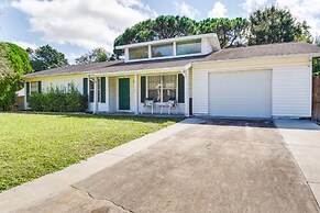Pet-friendly Sarasota Home: 2 Mi to Bayfront Park!