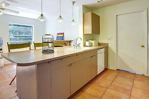 Pet-friendly Sarasota Home: 2 Mi to Bayfront Park!