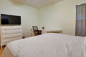 Pet-friendly Sarasota Home: 2 Mi to Bayfront Park!