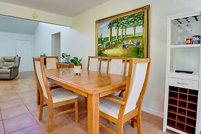 Pet-friendly Sarasota Home: 2 Mi to Bayfront Park!