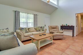 Pet-friendly Sarasota Home: 2 Mi to Bayfront Park!