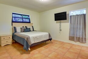 Pet-friendly Sarasota Home: 2 Mi to Bayfront Park!