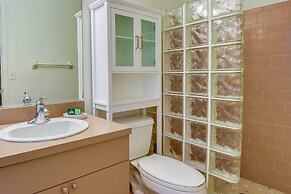 Pet-friendly Sarasota Home: 2 Mi to Bayfront Park!