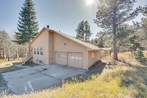 17 Mi to Town: Peaceful Pet-friendly Golden Cabin!