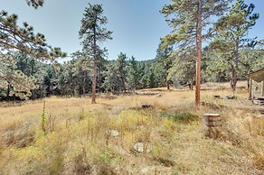 17 Mi to Town: Peaceful Pet-friendly Golden Cabin!