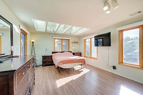 17 Mi to Town: Peaceful Pet-friendly Golden Cabin!