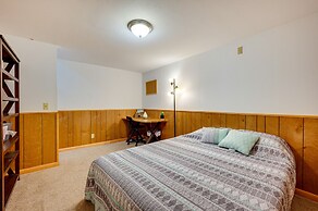 17 Mi to Town: Peaceful Pet-friendly Golden Cabin!