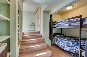 17 Mi to Town: Peaceful Pet-friendly Golden Cabin!