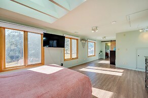 17 Mi to Town: Peaceful Pet-friendly Golden Cabin!