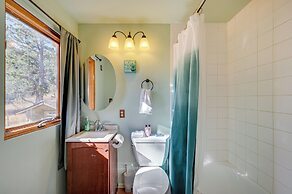 17 Mi to Town: Peaceful Pet-friendly Golden Cabin!