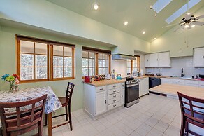 17 Mi to Town: Peaceful Pet-friendly Golden Cabin!