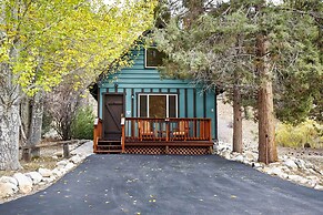 Hot Tub & Deck: Big Bear City Cabin Near Skiing