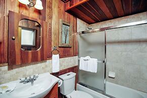 Hot Tub & Deck: Big Bear City Cabin Near Skiing