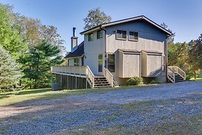 West Virginia Home w/ Deck on Golf Course