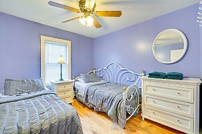 Lanesville Home w/ Pool Table, Bar & Deck!