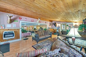 Lanesville Home w/ Pool Table, Bar & Deck!