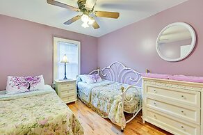 Lanesville Home w/ Pool Table, Bar & Deck!