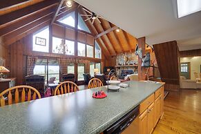 Robbinsville Vacation Rental w/ Covered Balcony