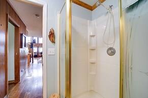 Robbinsville Vacation Rental w/ Covered Balcony