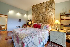 Robbinsville Vacation Rental w/ Covered Balcony