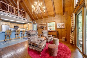 Robbinsville Vacation Rental w/ Covered Balcony