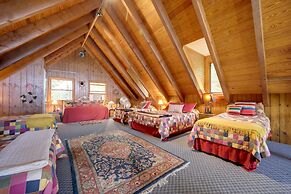 Robbinsville Vacation Rental w/ Covered Balcony