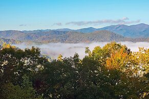 Robbinsville Vacation Rental w/ Covered Balcony