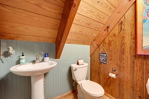 Robbinsville Vacation Rental w/ Covered Balcony