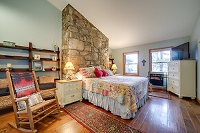 Robbinsville Vacation Rental w/ Covered Balcony