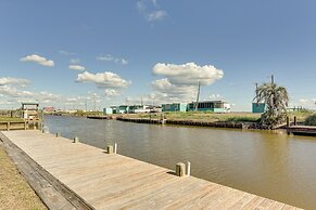 Waterfront Sargent Home w/ Kayaks & Boat Dock!